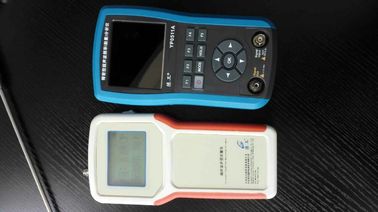 USB conectou o instrumento de medição sadio pequeno